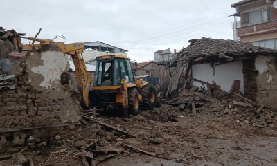 YENİŞEHİR’DE METRUK BİNALAR YIKILIYOR